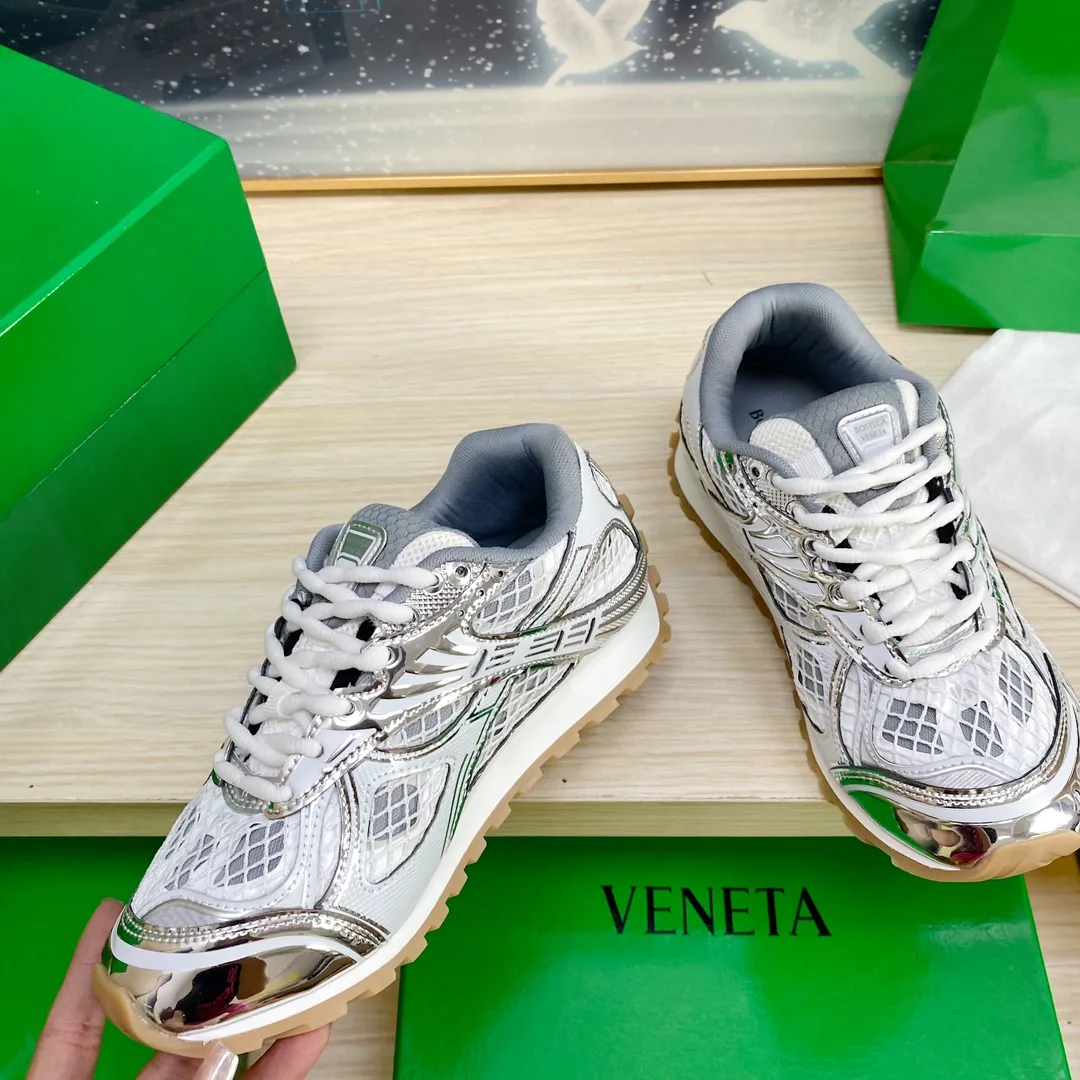 👟👟High-end version with ex-factory price of 560. Original 1:1 couple model P560 men's model plus 10🔥New model on the shelves🔥BV Orbit sneakers Wang Yibo's same style couple's Dad Runner sneakers, made of lightweight technical mesh fabric. Features a geometric patterned rubber outsole. The outsole is made of color-blocked TPU outsole Size: women's shoes 35-40